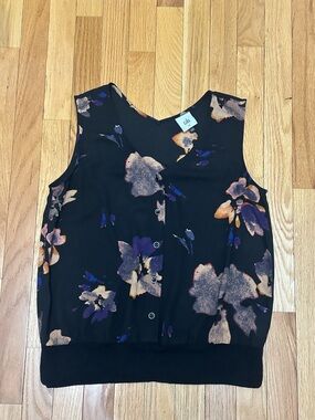 NWOT Cabi Black Floral Button-Front V-Neck Sleeveless Camisole